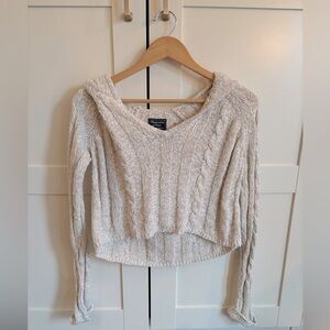 Abercrombie & Fitch Cropped knit sweater with hood size medium in cream